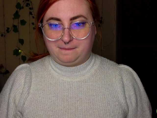 Aliciaredluv's BongaCams show and profile