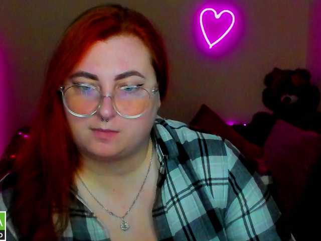 Aliciaredluv's BongaCams show and profile