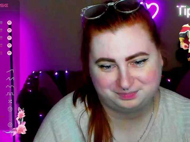 Aliciaredluv's BongaCams show and profile