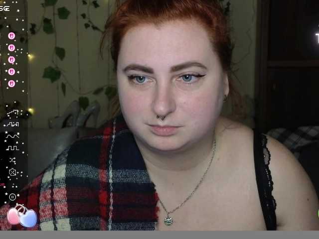 Aliciaredluv's BongaCams show and profile