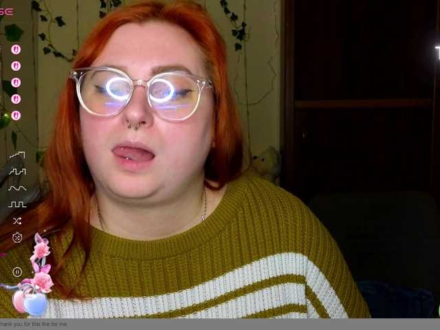 Aliciaredluv's BongaCams show and profile