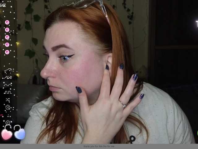 Aliciaredluv's BongaCams show and profile