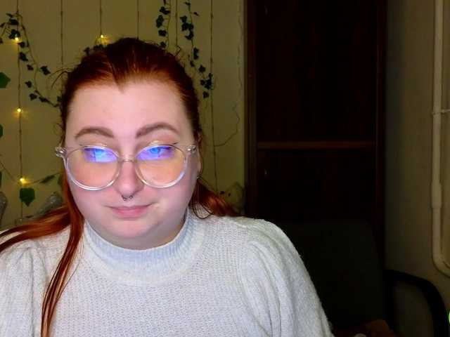 Aliciaredluv's BongaCams show and profile