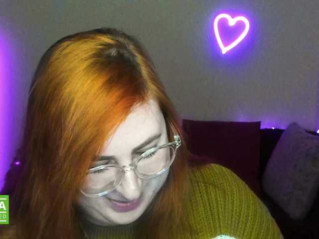 Aliciaredluv's BongaCams show and profile