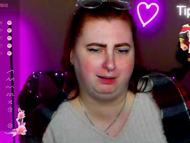 Aliciaredluv's BongaCams show and profile