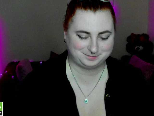 Aliciaredluv's BongaCams show and profile