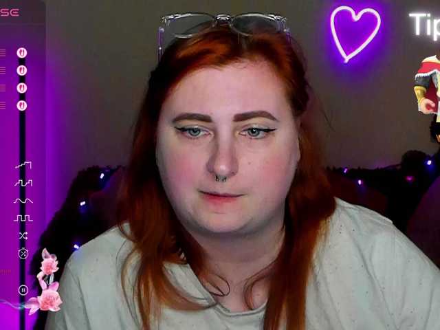 Aliciaredluv's BongaCams show and profile