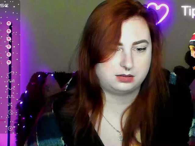 Aliciaredluv's BongaCams show and profile