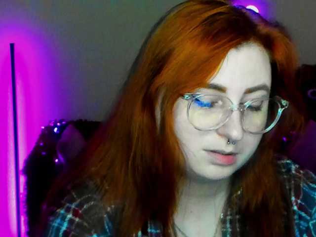 Aliciaredluv's BongaCams show and profile