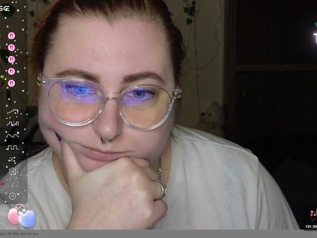 Aliciaredluv's BongaCams show and profile