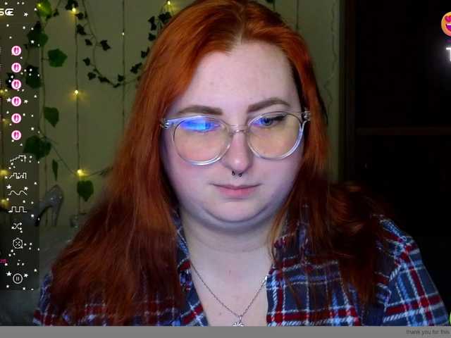 Aliciaredluv's BongaCams show and profile