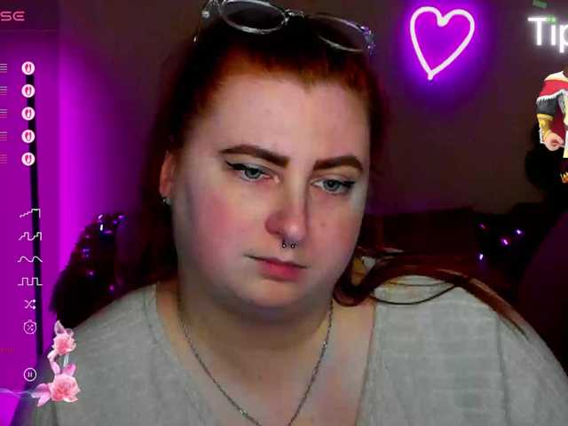 Aliciaredluv's BongaCams show and profile