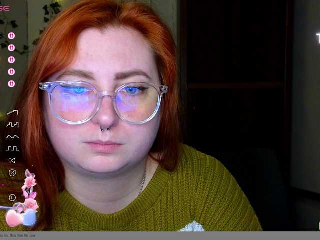 Aliciaredluv's BongaCams show and profile