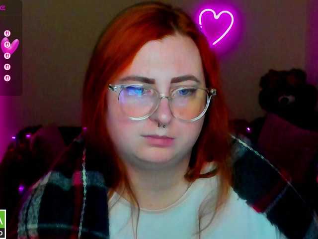 Aliciaredluv's BongaCams show and profile