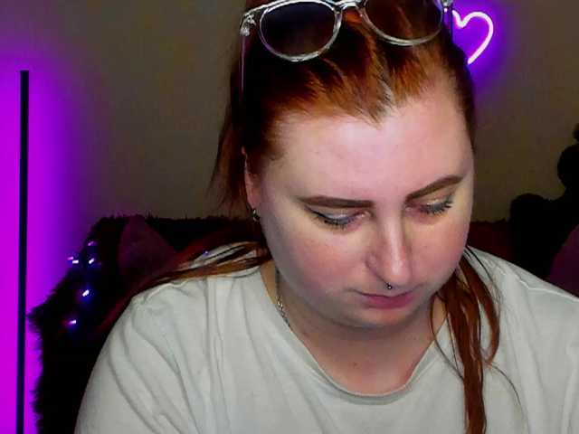 Aliciaredluv's BongaCams show and profile