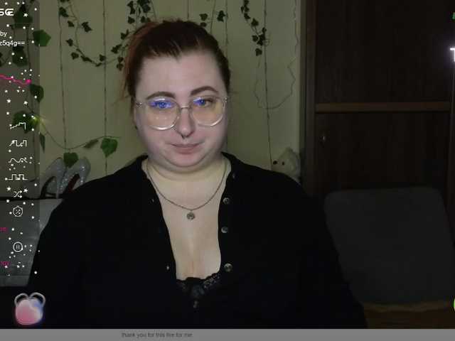 Aliciaredluv's BongaCams show and profile