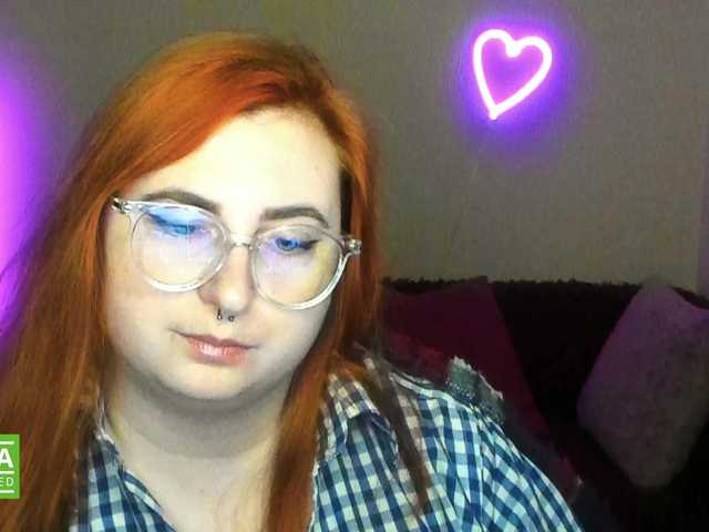 Aliciaredluv Live Cam and Statistics on UnifiedCams