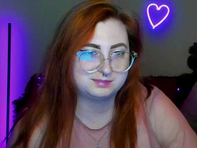 Aliciaredluv's BongaCams show and profile