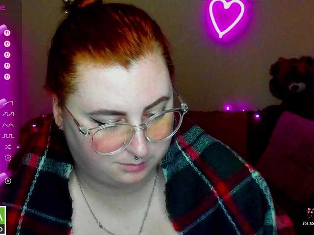 Aliciaredluv's BongaCams show and profile