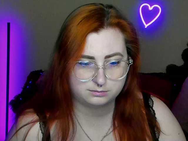 Aliciaredluv's BongaCams show and profile