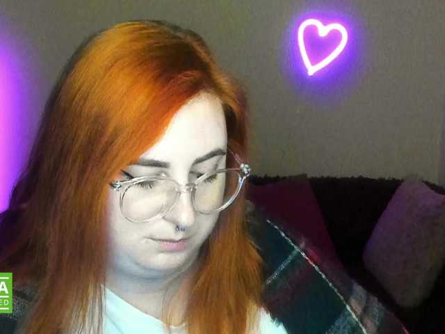 Aliciaredluv Live Cam and Statistics on UnifiedCams