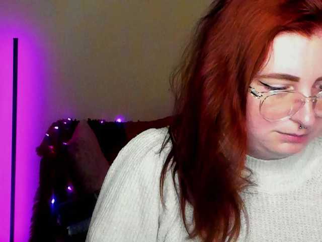 Aliciaredluv's BongaCams show and profile