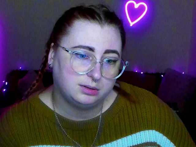 Aliciaredluv's BongaCams show and profile