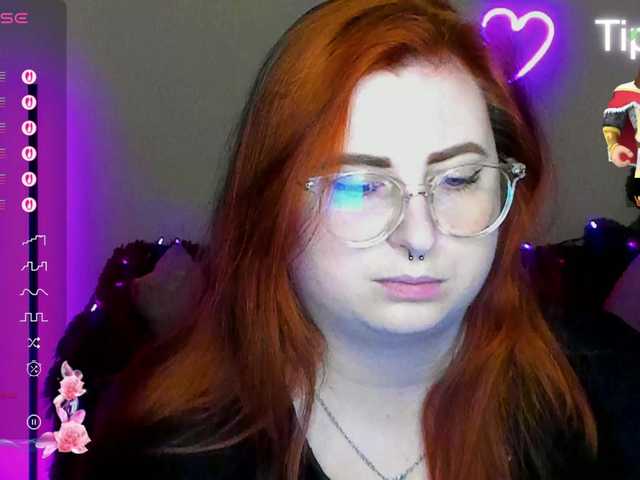 Aliciaredluv's BongaCams show and profile