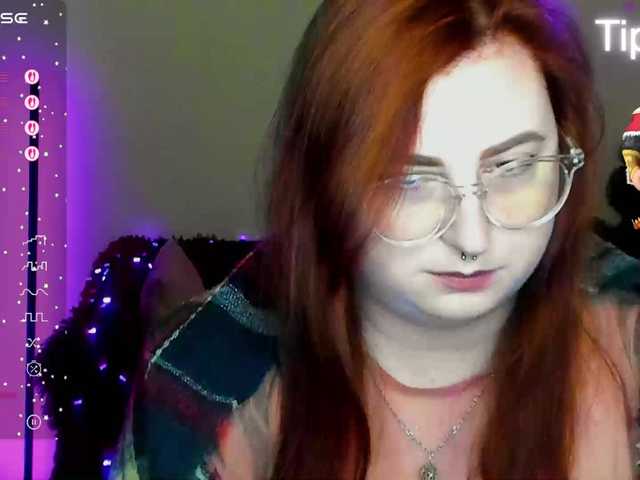 Aliciaredluv's BongaCams show and profile