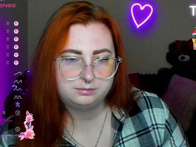 Aliciaredluv's BongaCams show and profile