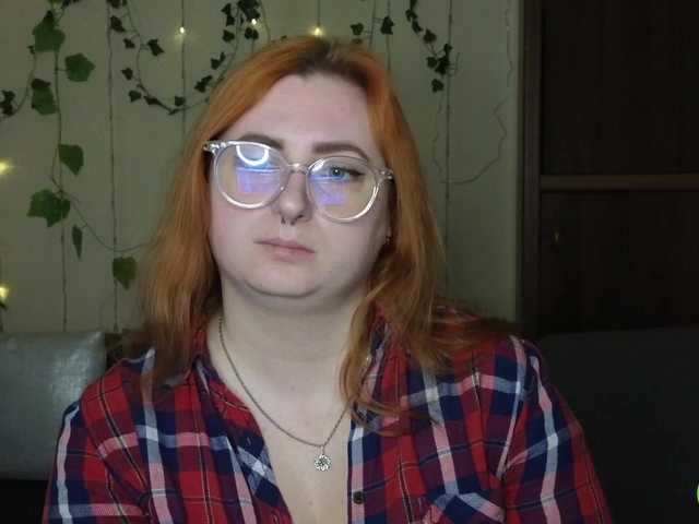 Aliciaredluv's BongaCams show and profile