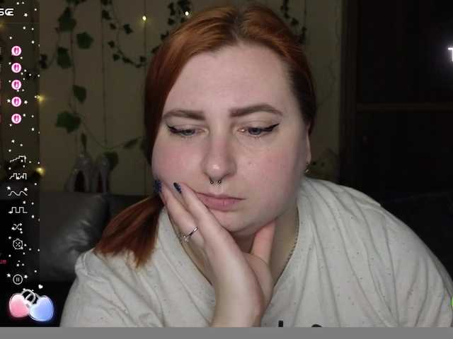 Aliciaredluv's BongaCams show and profile