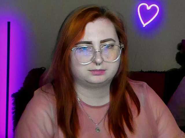 Aliciaredluv's BongaCams show and profile