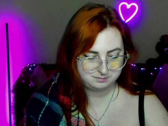 Aliciaredluv's BongaCams show and profile