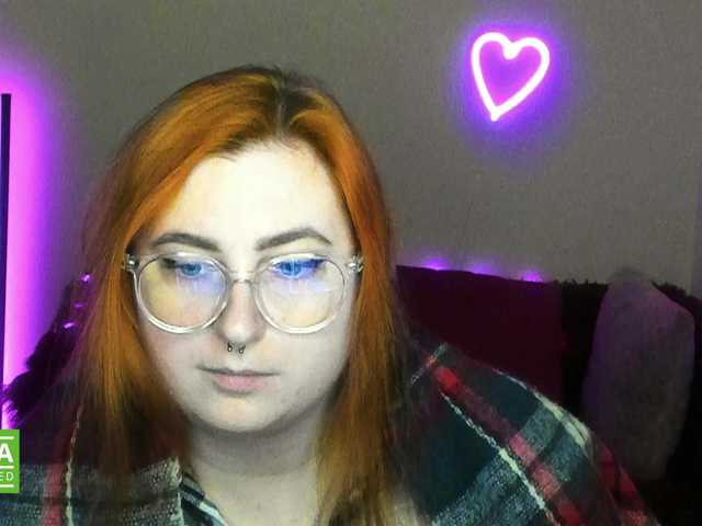 Aliciaredluv's BongaCams show and profile