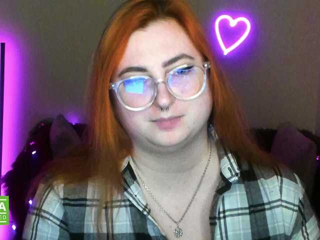 Aliciaredluv's BongaCams show and profile