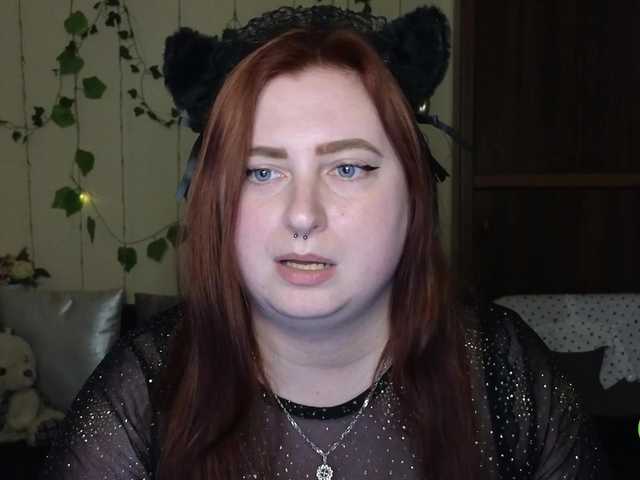 Aliciaredluv's BongaCams show and profile