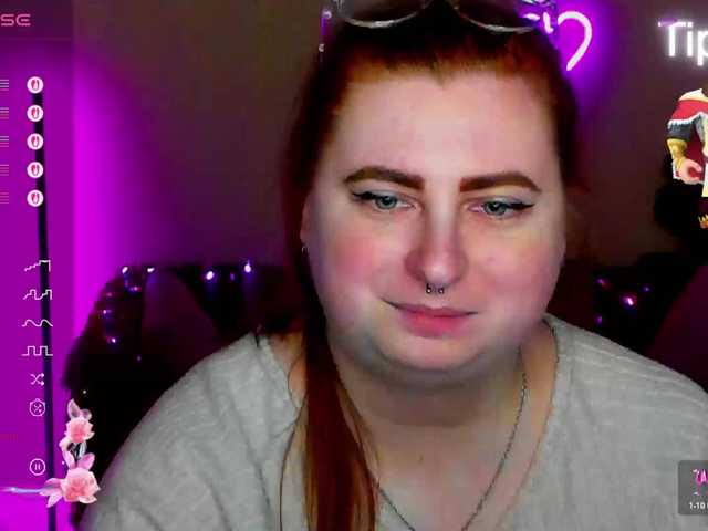 Aliciaredluv's BongaCams show and profile