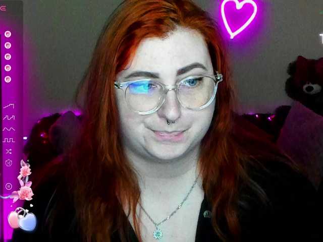 Aliciaredluv's BongaCams show and profile