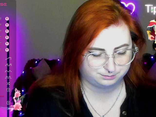 Aliciaredluv's BongaCams show and profile