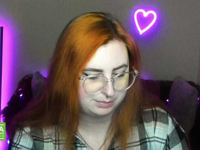 Aliciaredluv's BongaCams show and profile