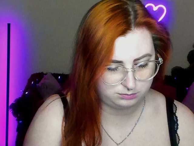 Aliciaredluv's BongaCams show and profile