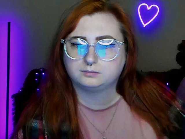 Aliciaredluv's BongaCams show and profile