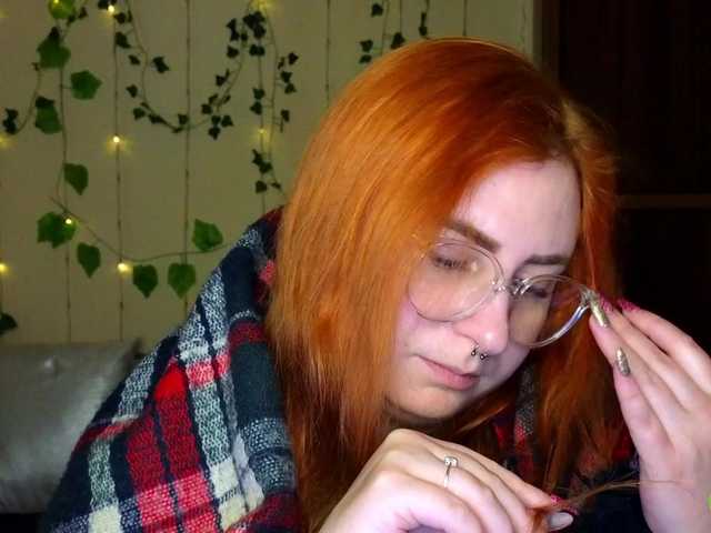 Aliciaredluv's BongaCams show and profile