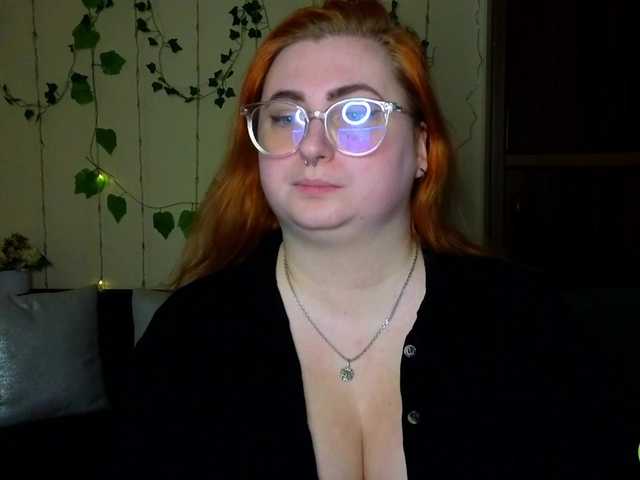 Aliciaredluv's BongaCams show and profile