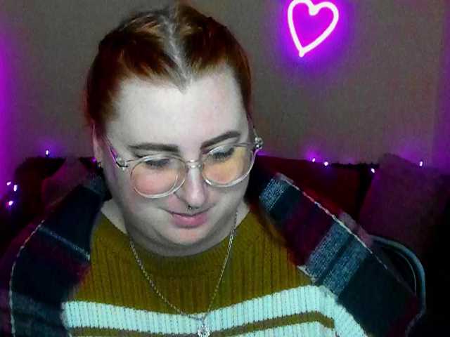 Aliciaredluv's BongaCams show and profile