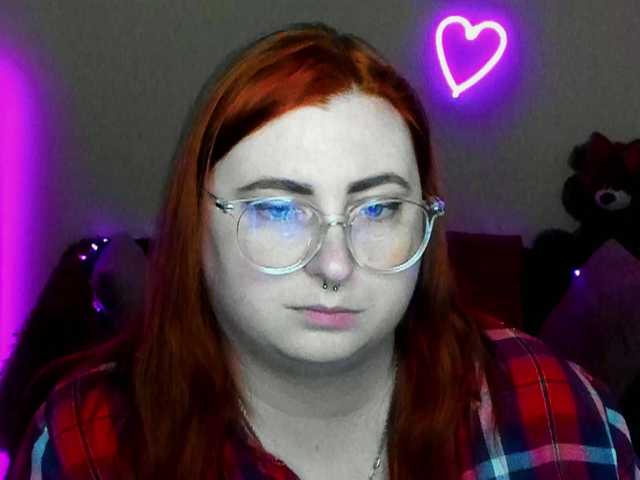 Aliciaredluv's BongaCams show and profile