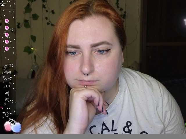 Aliciaredluv's BongaCams show and profile