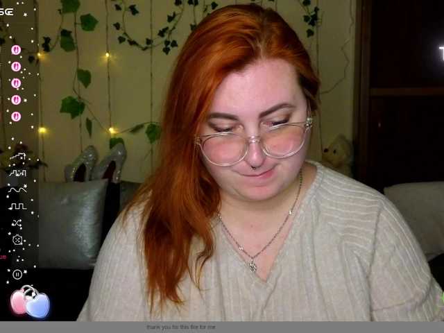 Aliciaredluv's BongaCams show and profile