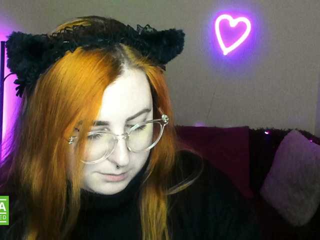 Aliciaredluv's BongaCams show and profile